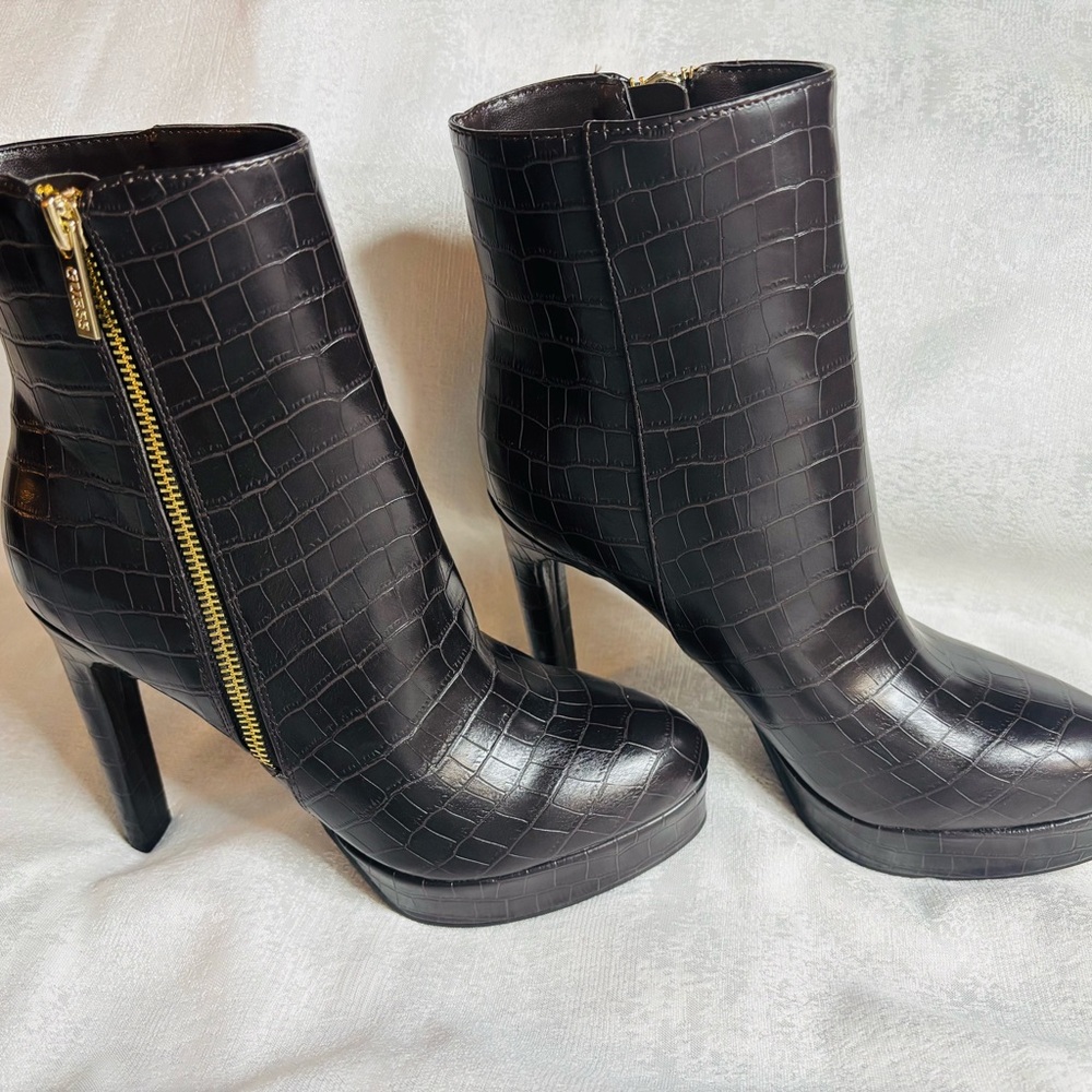 Guess Crocodile Snake Embossed Heeled Boots Size 7